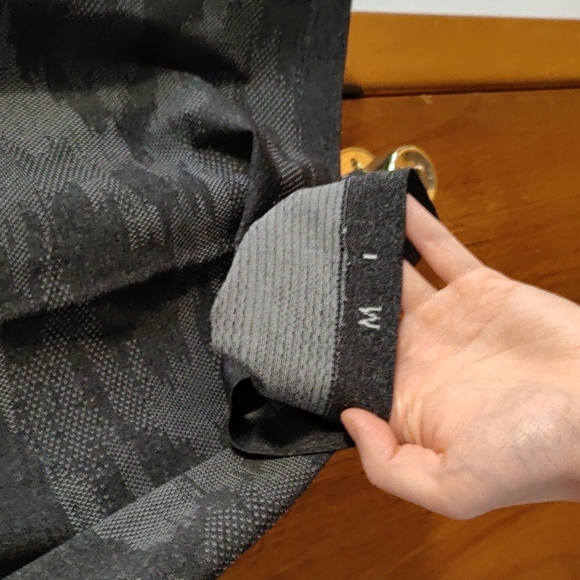 Lululemon metal vent - Picture 3 of 3